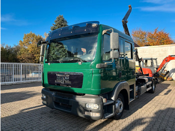 Камион со кука за подигање MAN