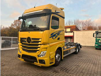 Камион со кука за подигање MERCEDES-BENZ Actros 2545