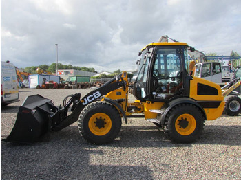 Натоварувач на тркала JCB 409