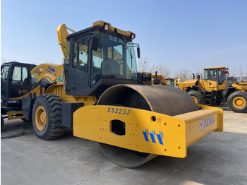 Компактор XCMG XS223J