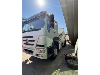 Камион миксер за бетон SINOTRUK HOWO