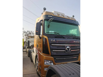 Камион влекач