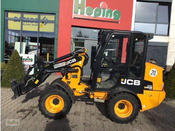 Земјоделски натоварувач JCB