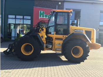 Натоварувач на тркала JCB