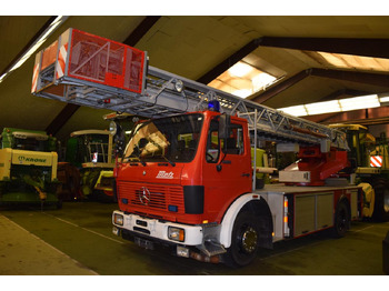 Камион со кука за подигање MERCEDES-BENZ