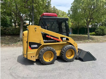 Компактен натоварувач CATERPILLAR 226B3