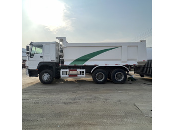 Камион сандучар SINOTRUK HOWO