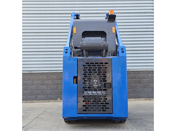 Нов Компактен натоварувач LEZUM LA670 Mini Small Skid Steer Loader Compact Track Diesel Mini Skid Steer Loader For Sale With Small Mini Skid Steer Attachments 4 In 1 Bucket: слика 3 Нов Компактен натоварувач LEZUM LA670 Mini Small Skid Steer Loader Compact Track Diesel Mini Skid Steer Loader For Sale With Small Mini Skid Steer Attachments 4 In 1 Bucket: слика 3