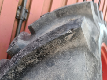 Комплетно тркало Taurus 18.4R38 renkaat - Fendt Farmer: слика 5 Комплетно тркало Taurus 18.4R38 renkaat - Fendt Farmer: слика 5