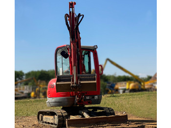 Мини багер JCB