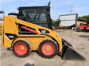 Компактен натоварувач CATERPILLAR 226B