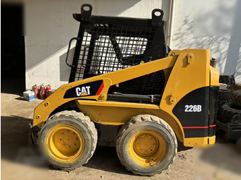 Компактен натоварувач CATERPILLAR 226B