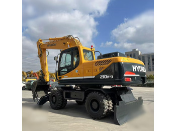 Багер на тркала HYUNDAI