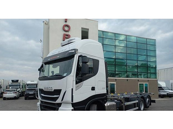 Транспортер на контејнер/ Камион со променливо тело IVECO Stralis 480