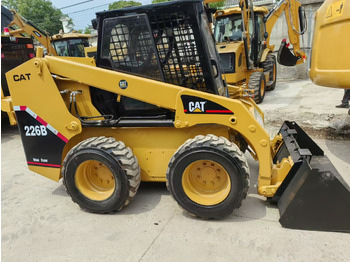 Компактен натоварувач CATERPILLAR 226B