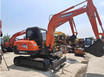 Багер гасеничар DOOSAN DH60-7
