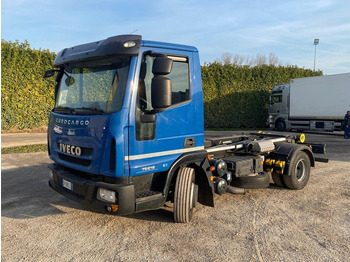 Камион со кука за подигање IVECO EuroCargo 75E