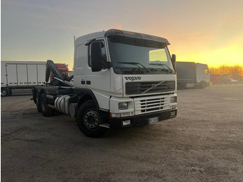 Камион со кука за подигање VOLVO FM12 420