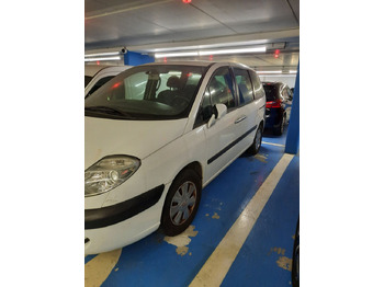 Автомобил CITROËN