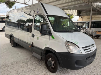 Патнички вагон автобус IVECO Daily