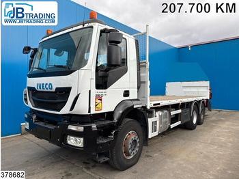 Камион со платформа IVECO Trakker