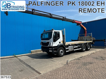Камион со платформа IVECO Trakker