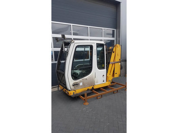 Кабина и ентериер LIEBHERR