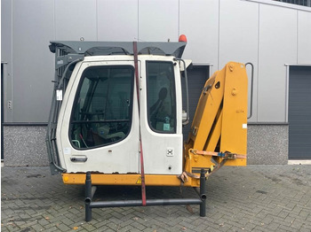 Кабина и ентериер LIEBHERR