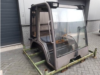Кабина и ентериер MANITOU