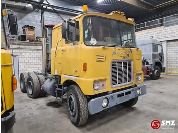 Камион влекач MACK