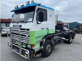 Камион со кабинска шасија SCANIA R142