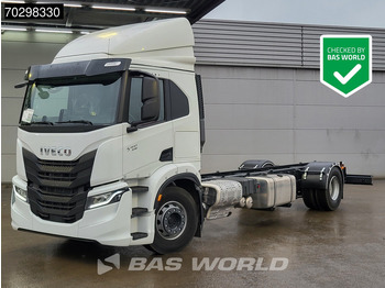 Камион со кабинска шасија IVECO S-WAY