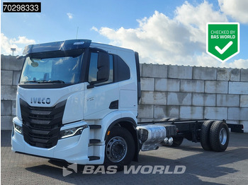 Камион со кабинска шасија IVECO S-WAY