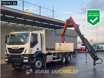 Камион со платформа IVECO Trakker