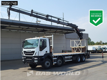 Камион со платформа IVECO Trakker