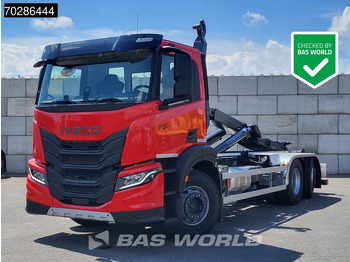 Камион со кука за подигање IVECO X-WAY