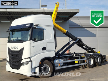 Камион со кука за подигање IVECO X-WAY