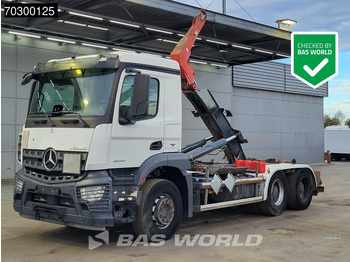 Камион со кука за подигање MERCEDES-BENZ Arocs 2643