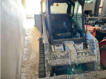 Компактен натоварувач со гасеници BOBCAT