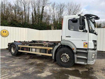 Камион со кука за подигање MERCEDES-BENZ Axor 1833
