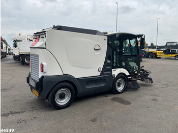 Возило за метење Mathieu MC 210 Azura Flex Euro 6  with 3-rd brush: слика 5