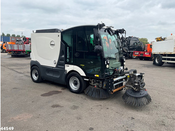 Возило за метење Mathieu MC 210 Azura Flex Euro 6  with 3-rd brush: слика 4