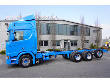 Камион со кабинска шасија SCANIA R650 V8 / 650 HP/ frame 8.8 m / steered 4th axle: слика 2