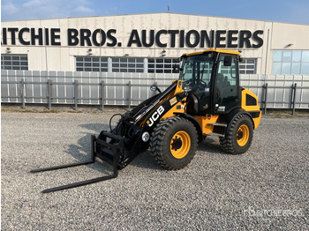 Натоварувач на тркала JCB 409