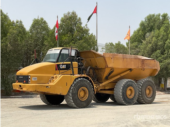 Зглобен истоварувач CATERPILLAR 740