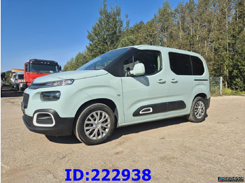 Автомобил CITROËN