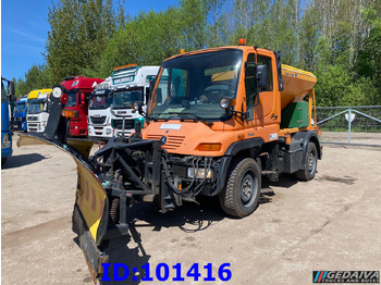 Машина за чистење снег UNIMOG U300