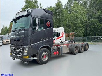 Камион со кабинска шасија VOLVO FH16 700