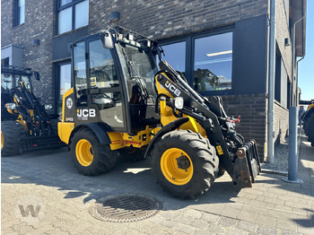 Земјоделски натоварувач JCB