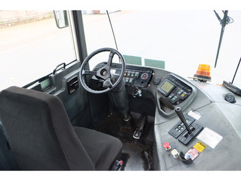 Трактор на терминалот Kalmar TT612D: слика 2 Трактор на терминалот Kalmar TT612D: слика 2